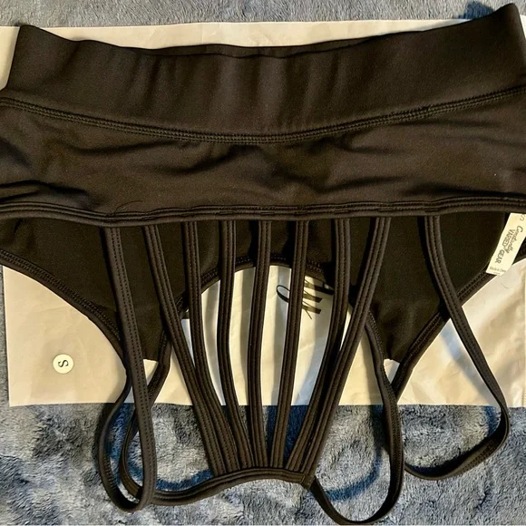 Constantly Varied Gear Women's Black Sports Bra - Picture 2 of 4